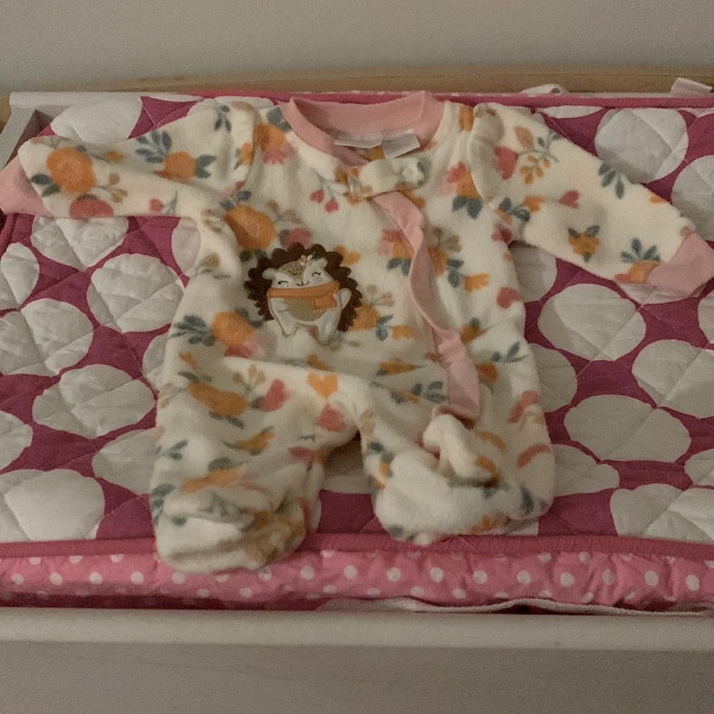 NWOT Koala Baby hedgehog floral Newborn size Sleeper